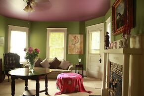 Dailey Renewal Retreat Bed & Breakfast