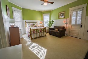 Dailey Renewal Retreat Bed & Breakfast