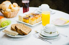 Hotel del Rey By Poty