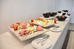 California Beach Hotel - Adults only