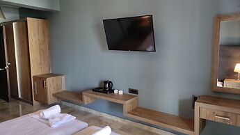 California Beach Hotel - Adults only