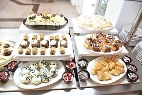 California Beach Hotel - Adults only