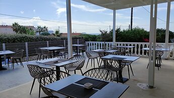 California Beach Hotel - Adults only