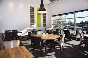 Sandman Hotel & Suites Calgary South