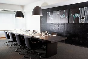 Le Germain Hotel Maple Leaf Square