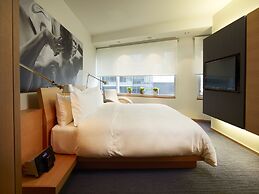 Le Germain Hotel Maple Leaf Square