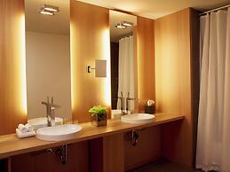 Le Germain Hotel Maple Leaf Square