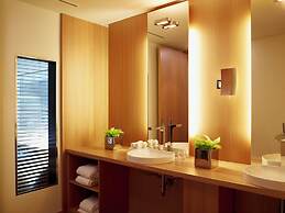 Le Germain Hotel Maple Leaf Square