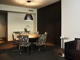 Le Germain Hotel Maple Leaf Square