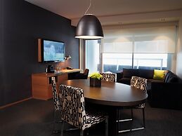 Le Germain Hotel Maple Leaf Square