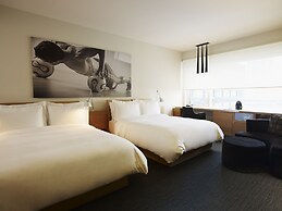 Le Germain Hotel Maple Leaf Square