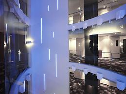 Le Germain Hotel Maple Leaf Square