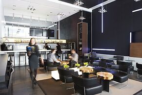 Le Germain Hotel Maple Leaf Square