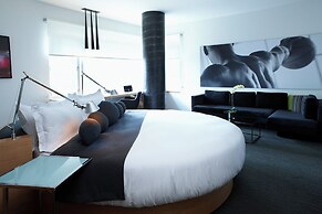 Le Germain Hotel Maple Leaf Square