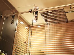 Le Germain Hotel Maple Leaf Square