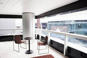 Le Germain Hotel Maple Leaf Square