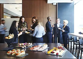 Le Germain Hotel Maple Leaf Square