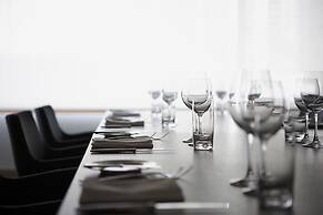 Le Germain Hotel Maple Leaf Square