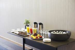 Le Germain Hotel Maple Leaf Square