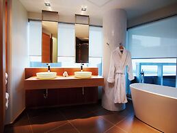 Le Germain Hotel Maple Leaf Square