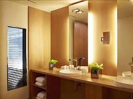 Le Germain Hotel Maple Leaf Square