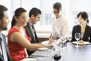 Le Germain Hotel Maple Leaf Square