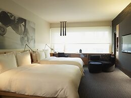 Le Germain Hotel Maple Leaf Square