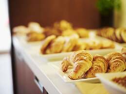 Le Germain Hotel Maple Leaf Square