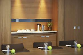 Le Germain Hotel Maple Leaf Square