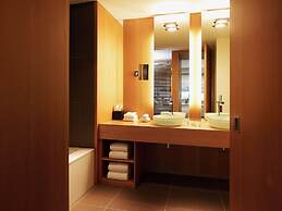 Le Germain Hotel Maple Leaf Square