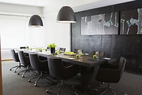 Le Germain Hotel Maple Leaf Square