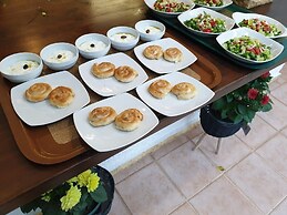 Amazones Villas Apartments