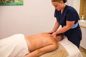 Kiani Beach Resort Family