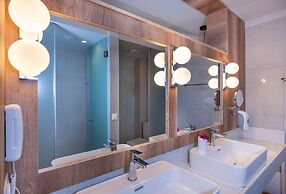 Kiani Beach Resort Family