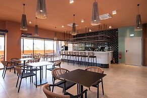 Kiani Beach Resort Family