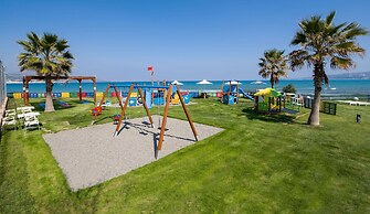 Kiani Beach Resort Family