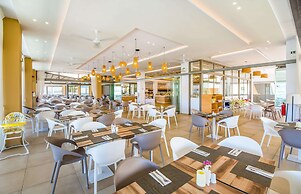 Kiani Beach Resort Family