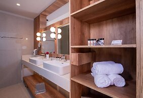 Kiani Beach Resort Family