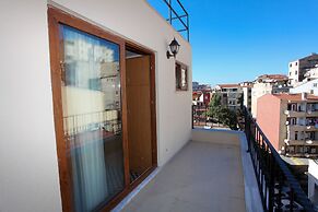 Three Apples Suites and Hotel