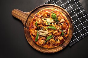 Golden Tulip Mandison Suites