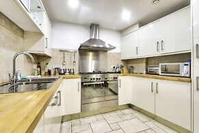 St Stephen Street Apartment