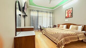 Hotel Snow Crest Inn