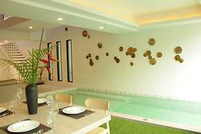 Pause Pool Villa by Replay