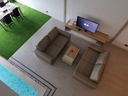 Pause Pool Villa by Replay