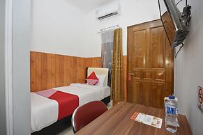 OYO 1303 Golden Inn 2