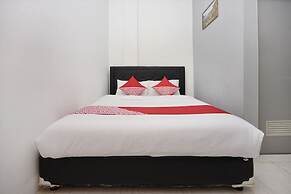 OYO 1303 Golden Inn 2