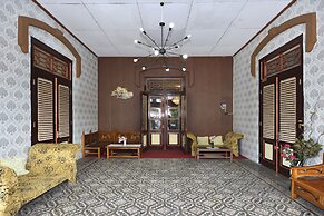 OYO 1303 Golden Inn 2