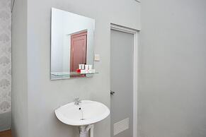 OYO 1303 Golden Inn 2