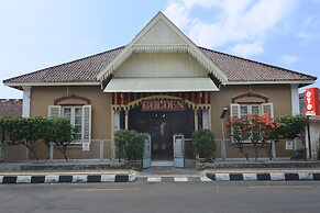 OYO 1303 Golden Inn 2