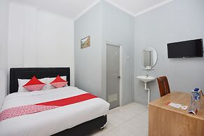 OYO 1303 Golden Inn 2